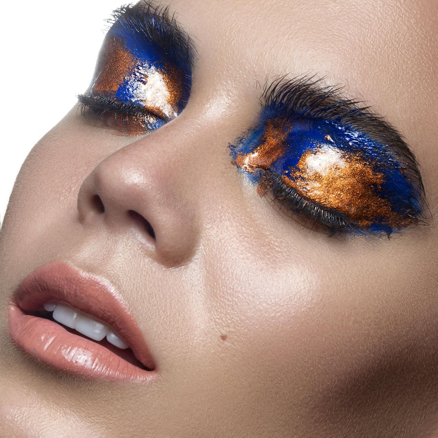 Trend to try: Glossy eyelids 1