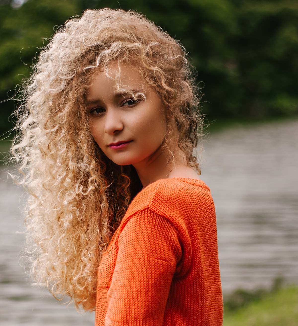 Top tips to minimise frizz as we head into the warmer months 2