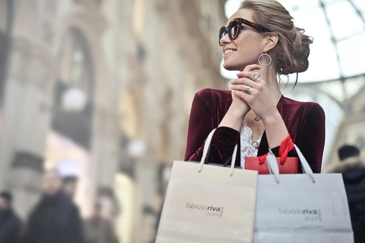 woman shopping for black friday beauty deals