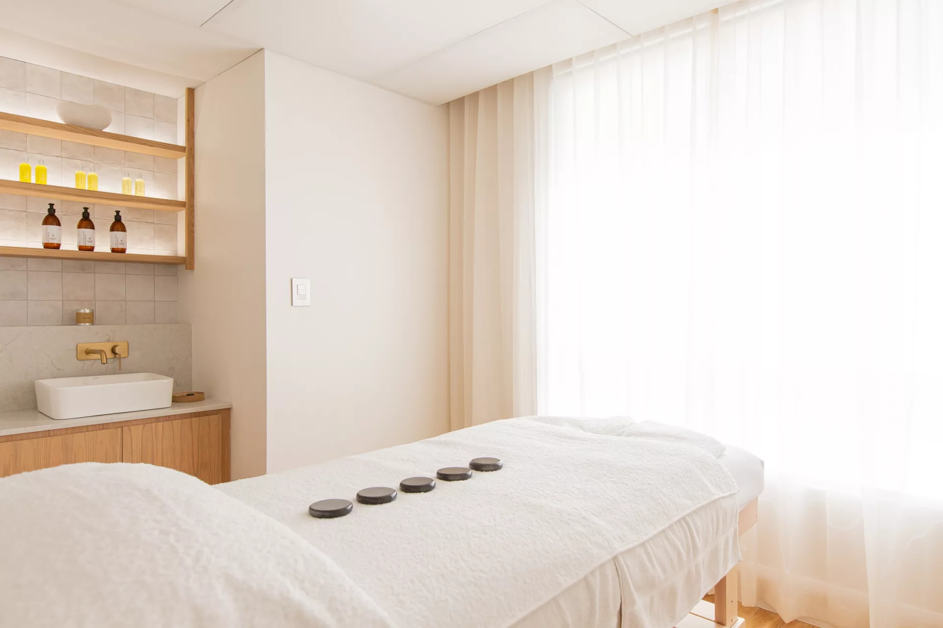 cove spa treatment room setup