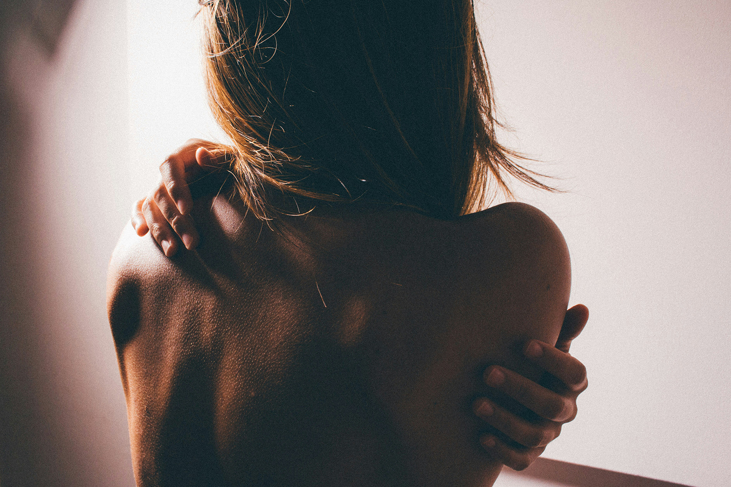 Fighting breakouts below the neck: What to do when body acne strikes 1 girl with body acne