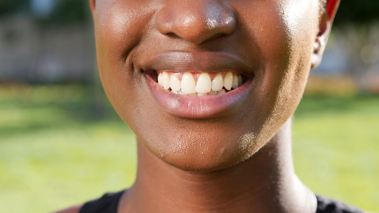 woman smiling to show healthy teeth sensitivity 