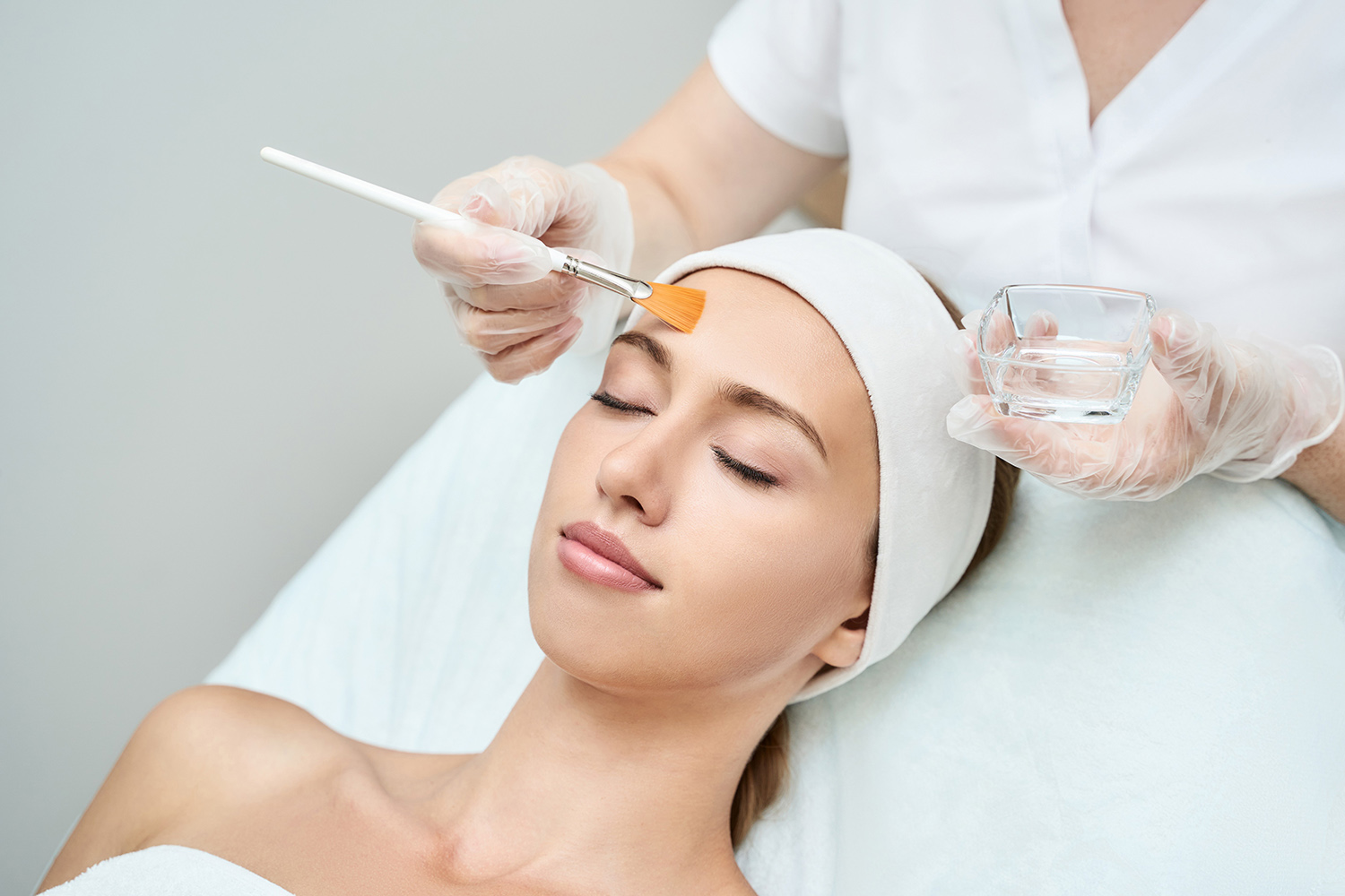 Vitaderm launches their Aesthetic Peel System, and we got to try it! 1 girl getting aesthetic vitaderm peel system skincare procedure