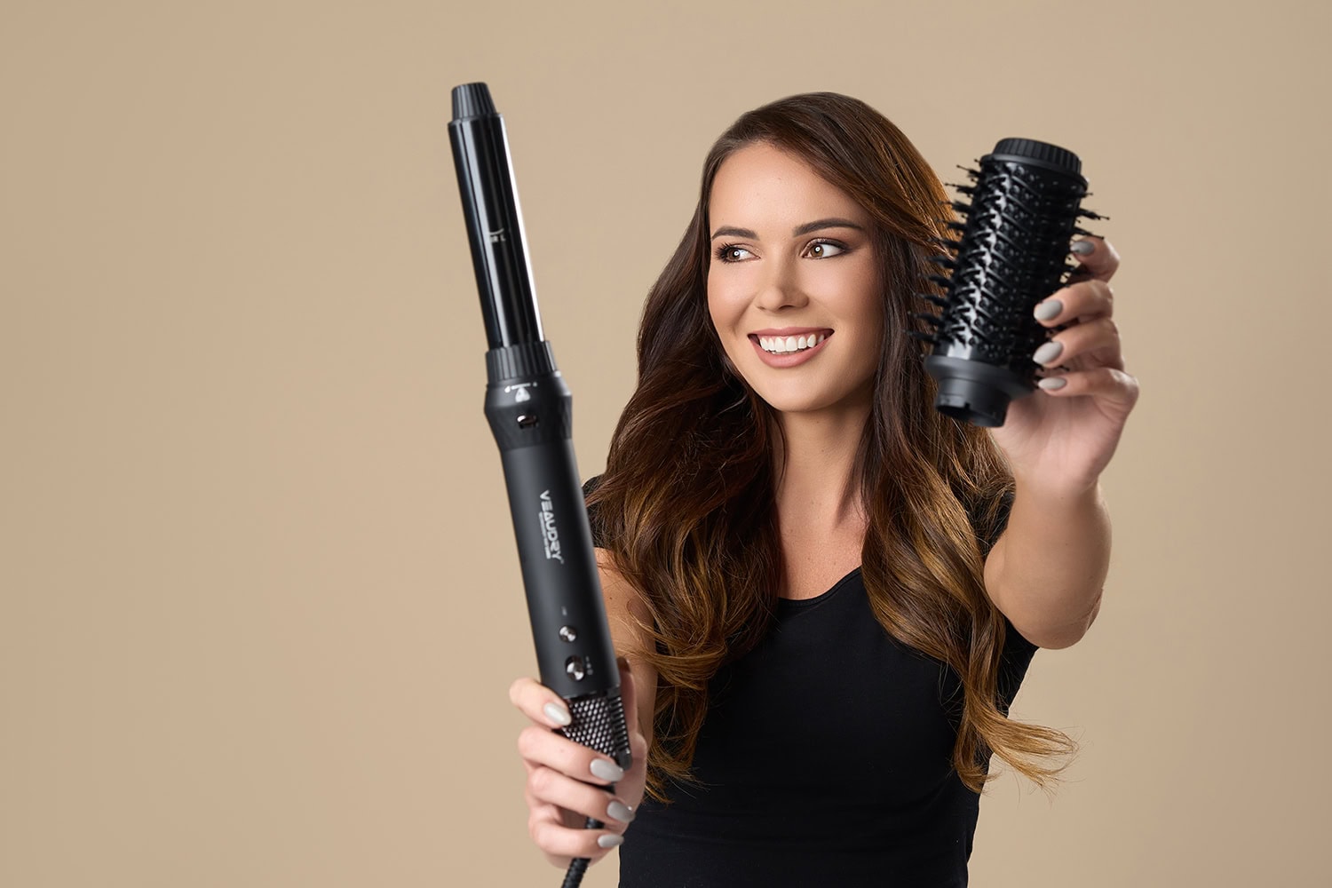 Model holding the Veaudry myAirStyler