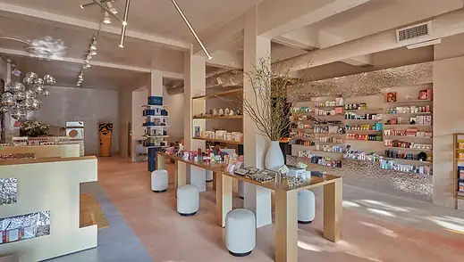 Thirteen Lune store